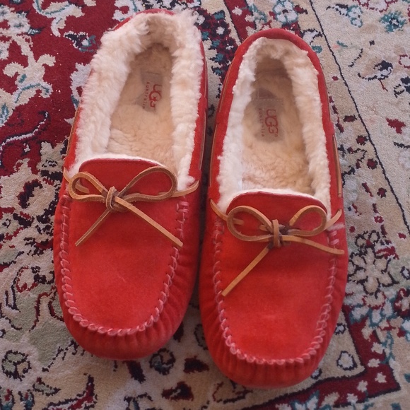 Red Ugg Moccasins 🍒 Sheep Wool Sherling Slippers Rare Color - Picture 6 of 16